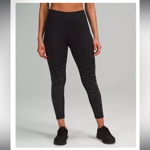 Lululemon Lunar NY Wunder under high rise tight 25”. Size 4. Black c. Never worn